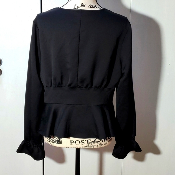 Express- Womens Black Blouse Ruffle Sleeve ends Vneck neutral whimsigoth Sz.L - Picture 3 of 5